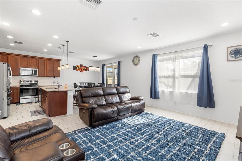 En Venta: $535,000 (4 camas, 3 baños, 2143 Pies cuadrados)