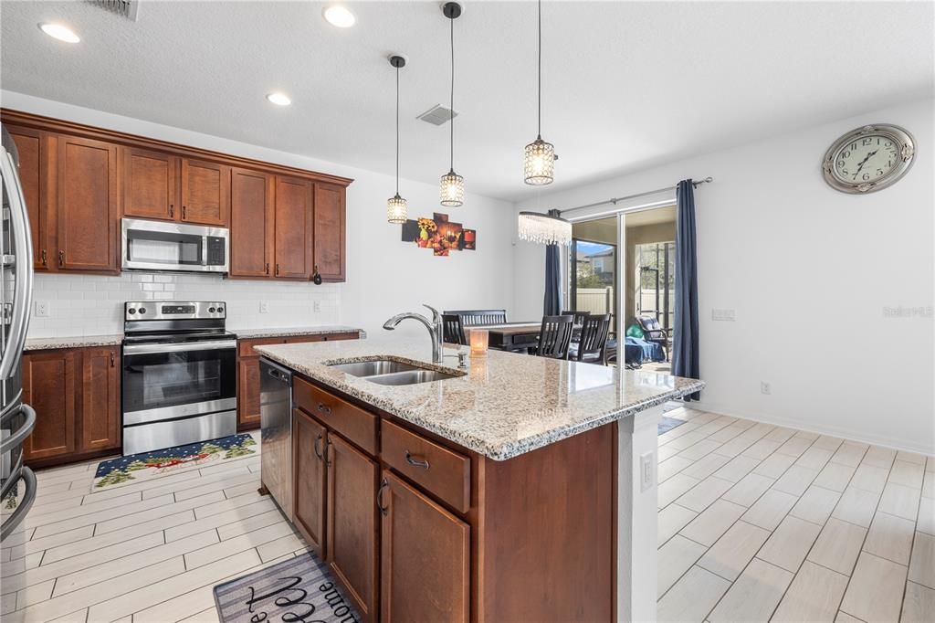 En Venta: $535,000 (4 camas, 3 baños, 2143 Pies cuadrados)