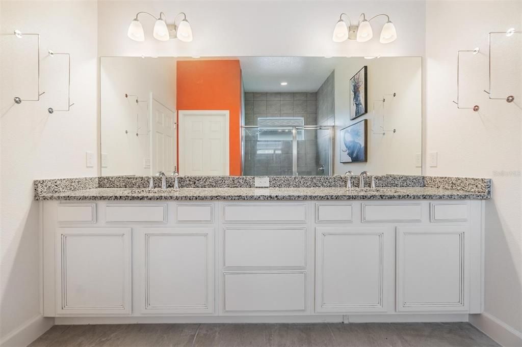 For Rent: $2,800 (3 beds, 2 baths, 1932 Square Feet)