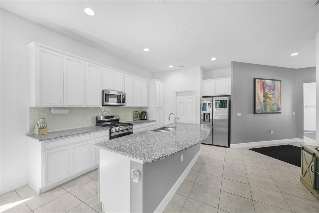 For Rent: $2,800 (3 beds, 2 baths, 1932 Square Feet)