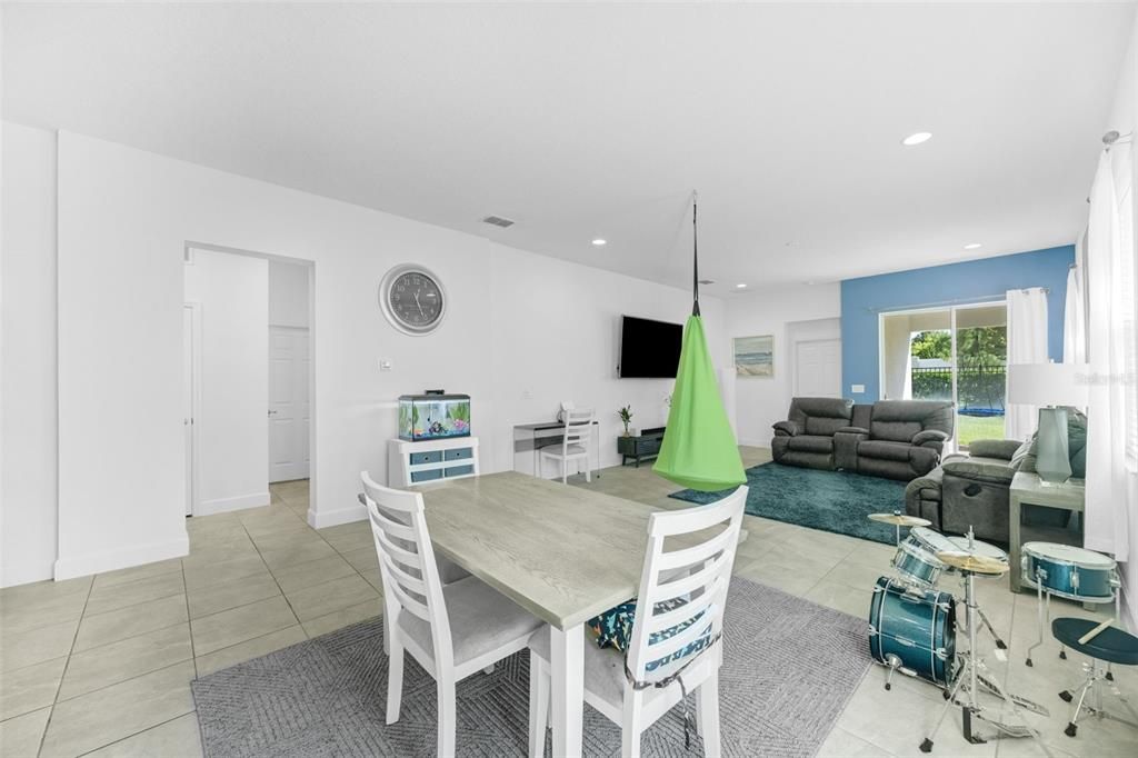 For Rent: $2,800 (3 beds, 2 baths, 1932 Square Feet)