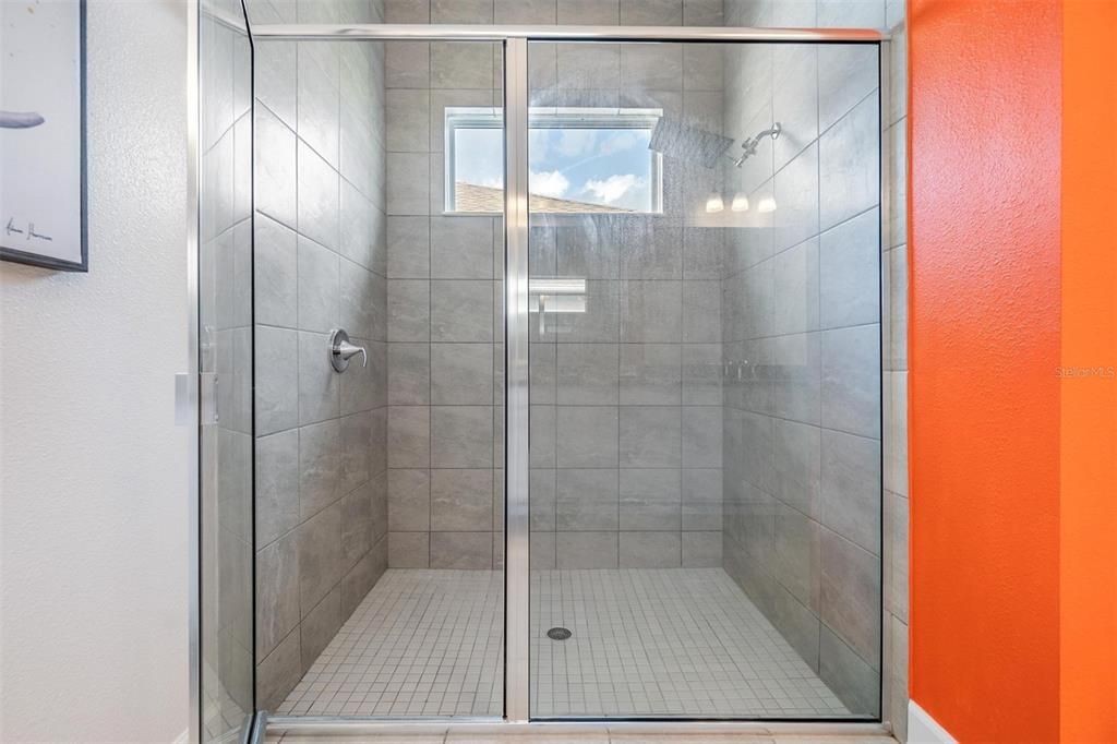 For Rent: $2,800 (3 beds, 2 baths, 1932 Square Feet)