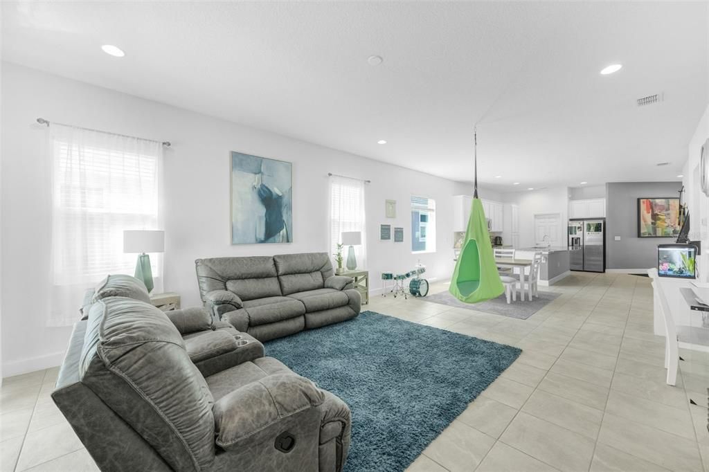 For Rent: $2,800 (3 beds, 2 baths, 1932 Square Feet)