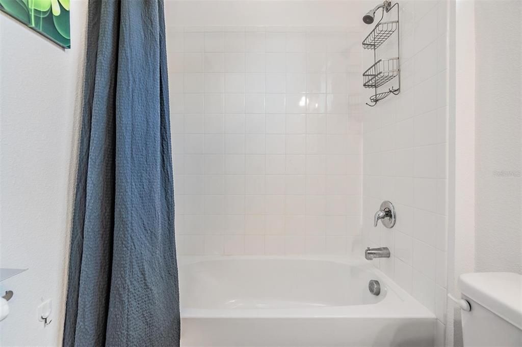 For Rent: $2,800 (3 beds, 2 baths, 1932 Square Feet)