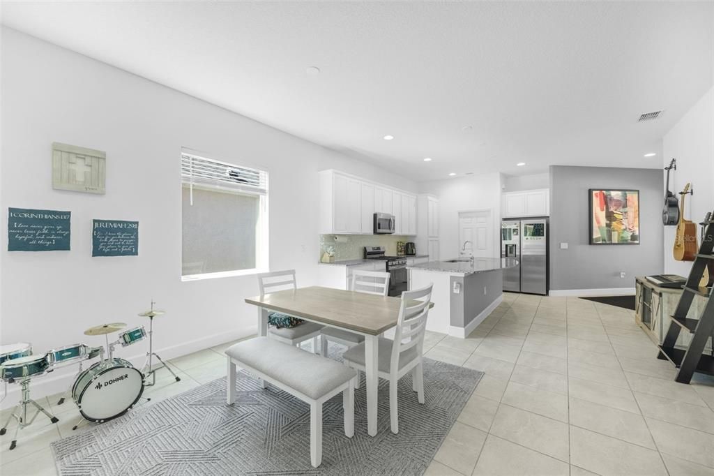 For Rent: $2,800 (3 beds, 2 baths, 1932 Square Feet)