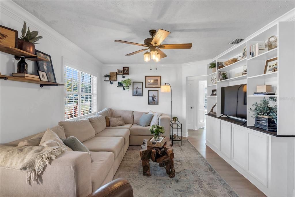 For Sale: $435,000 (3 beds, 2 baths, 1634 Square Feet)