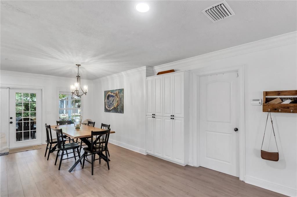 For Sale: $435,000 (3 beds, 2 baths, 1634 Square Feet)