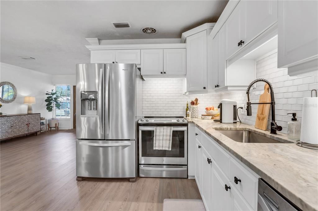 For Sale: $435,000 (3 beds, 2 baths, 1634 Square Feet)