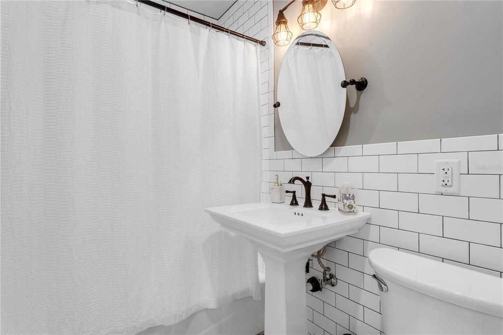 For Sale: $435,000 (3 beds, 2 baths, 1634 Square Feet)