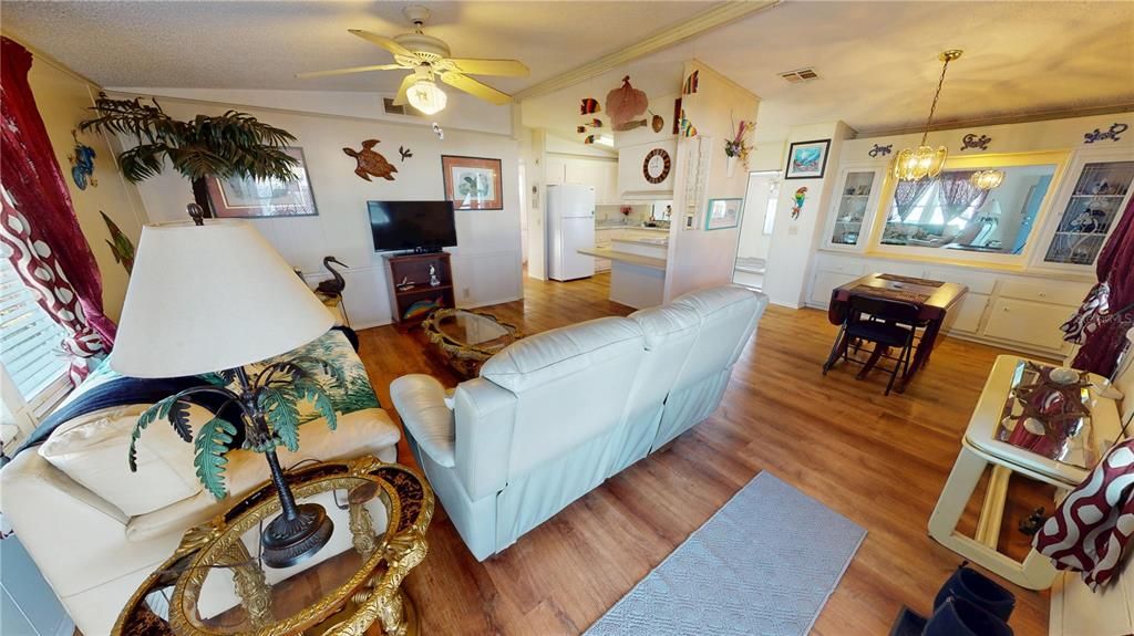 For Sale: $189,900 (2 beds, 2 baths, 984 Square Feet)