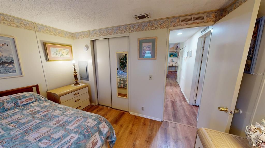 For Sale: $189,900 (2 beds, 2 baths, 984 Square Feet)