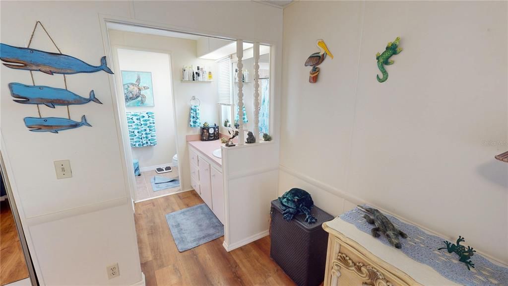 For Sale: $189,900 (2 beds, 2 baths, 984 Square Feet)