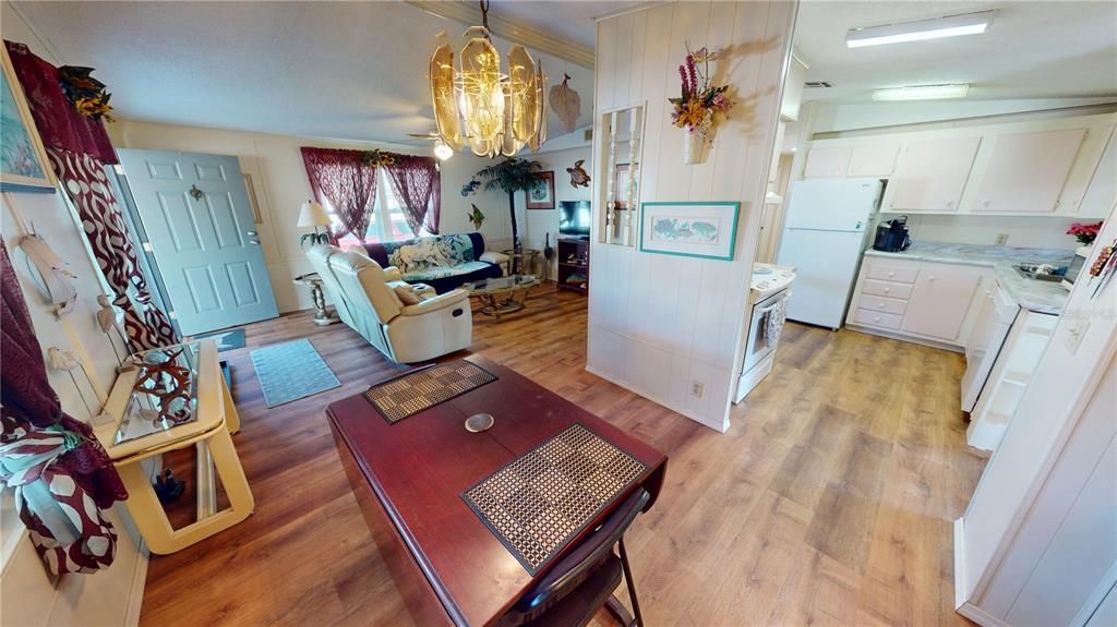 For Sale: $189,900 (2 beds, 2 baths, 984 Square Feet)