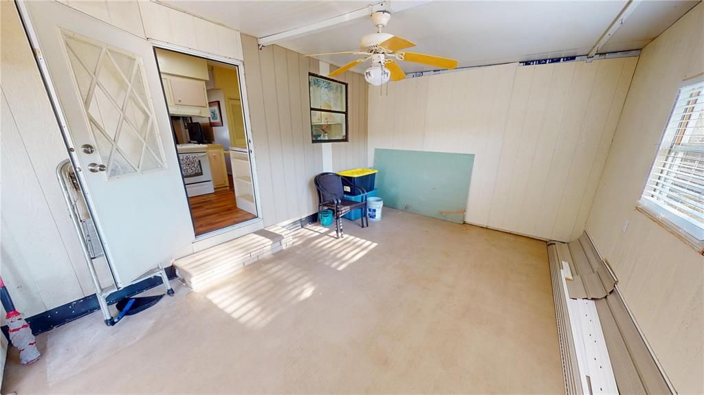 For Sale: $189,900 (2 beds, 2 baths, 984 Square Feet)