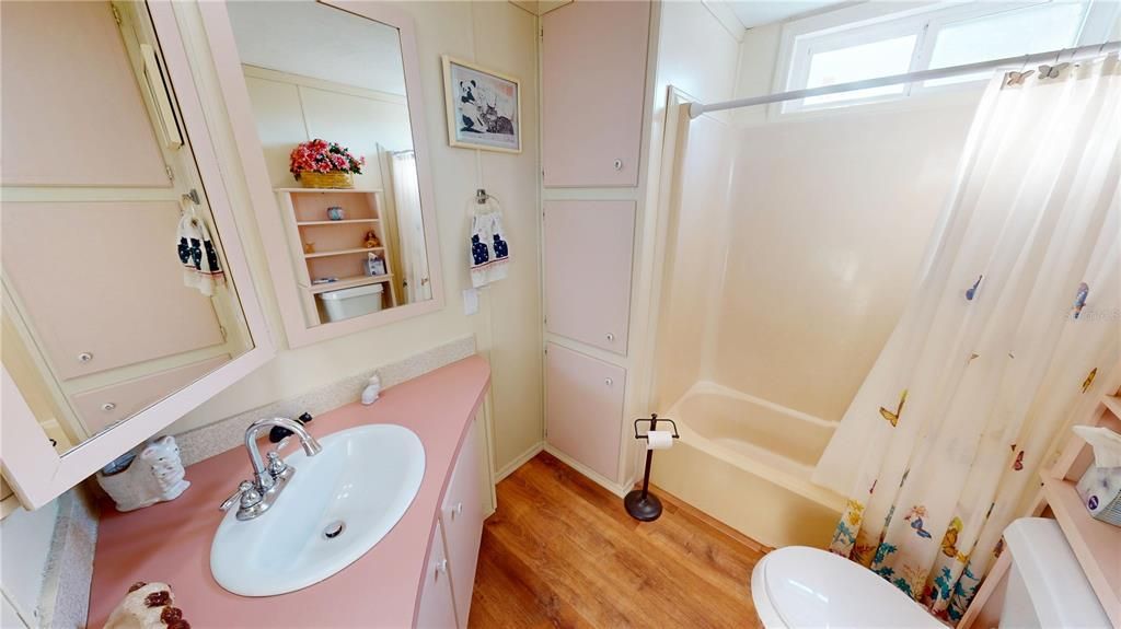 For Sale: $189,900 (2 beds, 2 baths, 984 Square Feet)