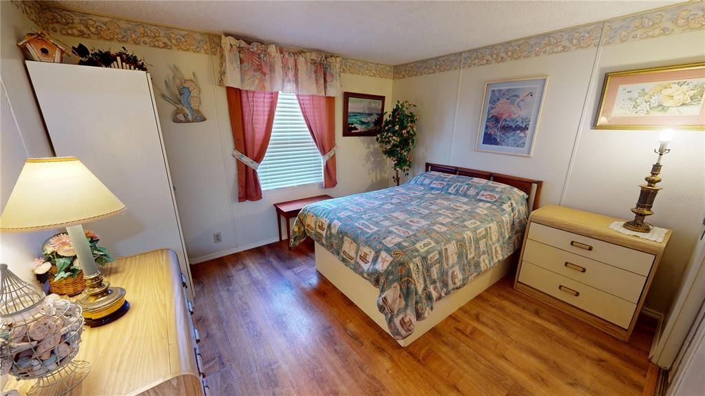 For Sale: $189,900 (2 beds, 2 baths, 984 Square Feet)