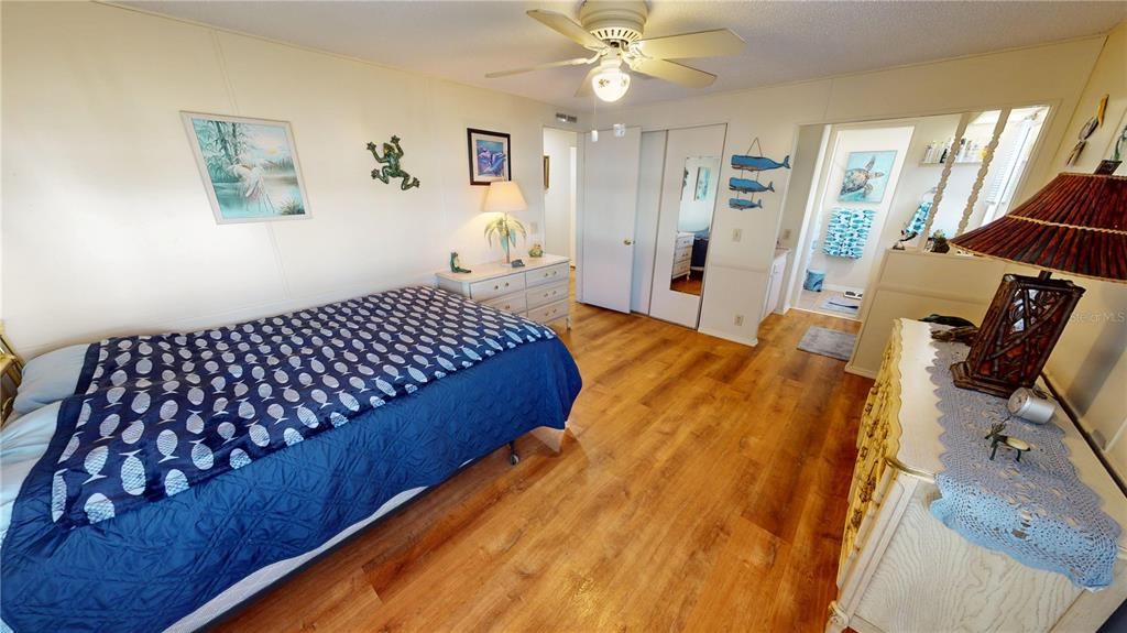 For Sale: $189,900 (2 beds, 2 baths, 984 Square Feet)