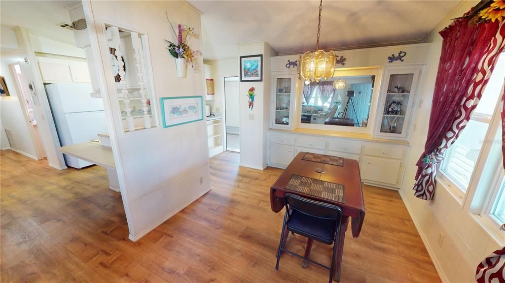 For Sale: $189,900 (2 beds, 2 baths, 984 Square Feet)