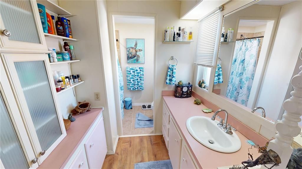 For Sale: $189,900 (2 beds, 2 baths, 984 Square Feet)