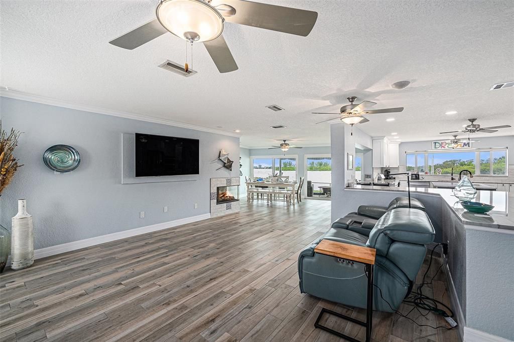 For Sale: $1,250,000 (2 beds, 2 baths, 1992 Square Feet)