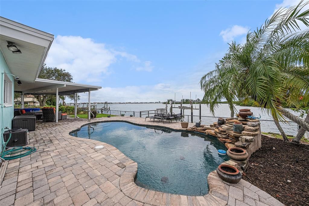For Sale: $1,025,000 (2 beds, 2 baths, 1992 Square Feet)