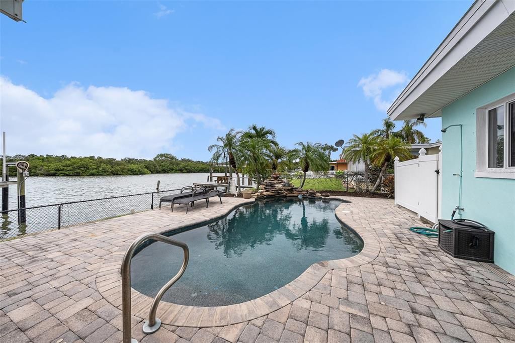 For Sale: $1,025,000 (2 beds, 2 baths, 1992 Square Feet)