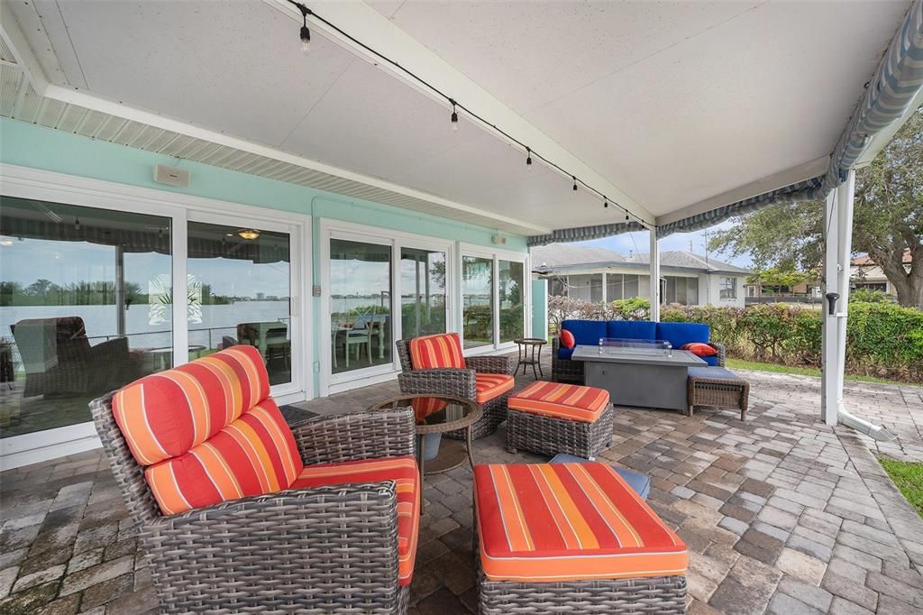 For Sale: $1,250,000 (2 beds, 2 baths, 1992 Square Feet)