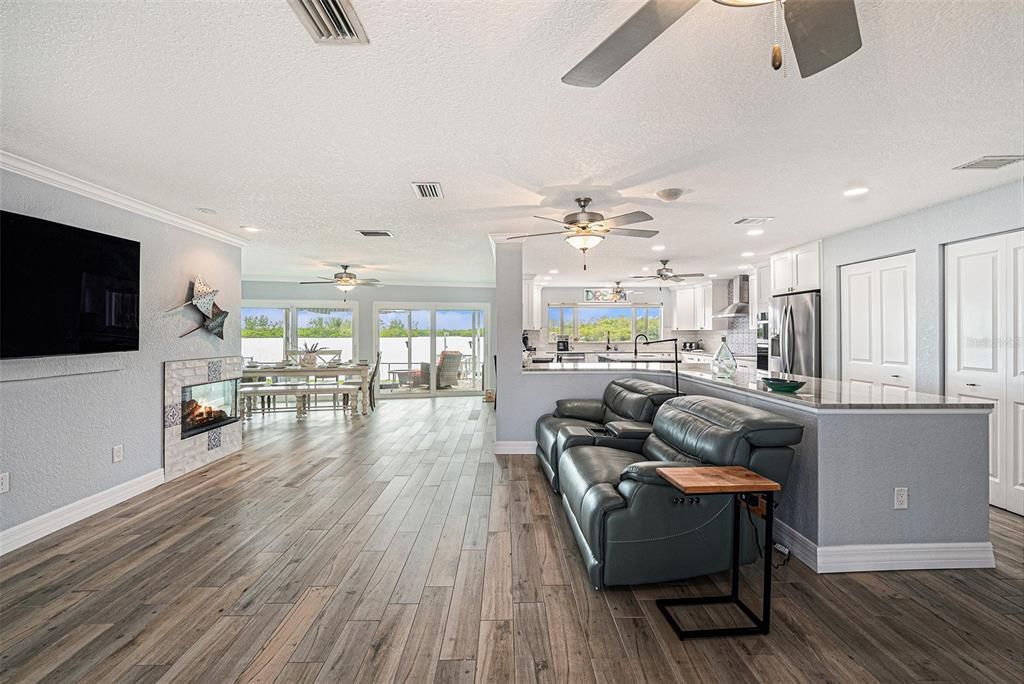 For Sale: $1,250,000 (2 beds, 2 baths, 1992 Square Feet)