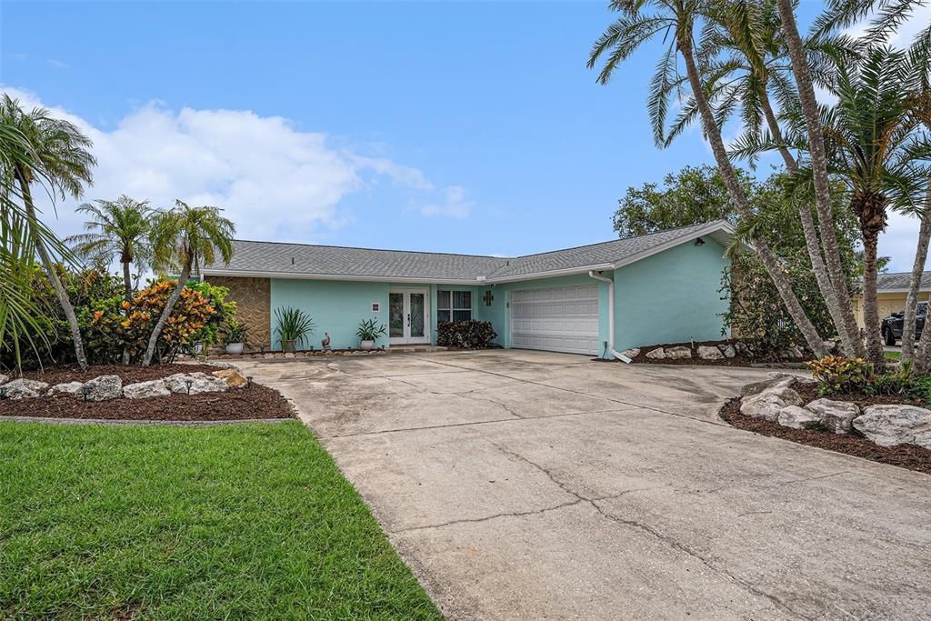 For Sale: $1,025,000 (2 beds, 2 baths, 1992 Square Feet)