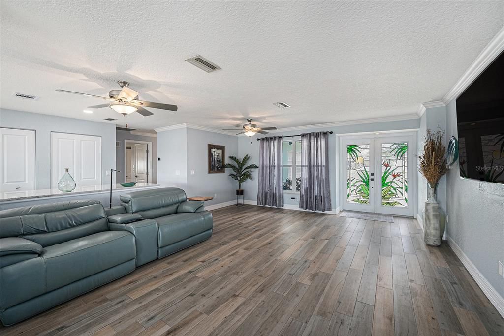 For Sale: $1,250,000 (2 beds, 2 baths, 1992 Square Feet)