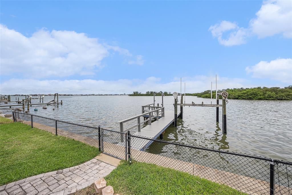 For Sale: $1,250,000 (2 beds, 2 baths, 1992 Square Feet)