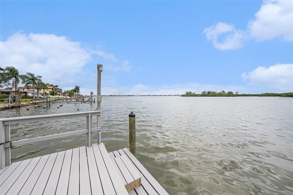 For Sale: $1,025,000 (2 beds, 2 baths, 1992 Square Feet)