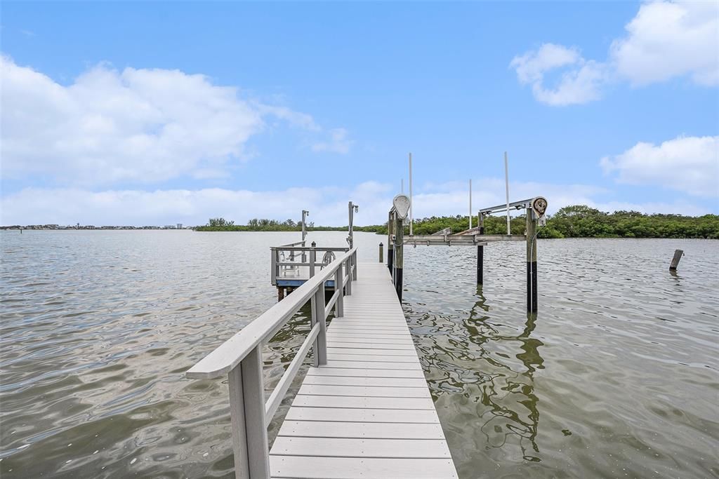 For Sale: $1,250,000 (2 beds, 2 baths, 1992 Square Feet)