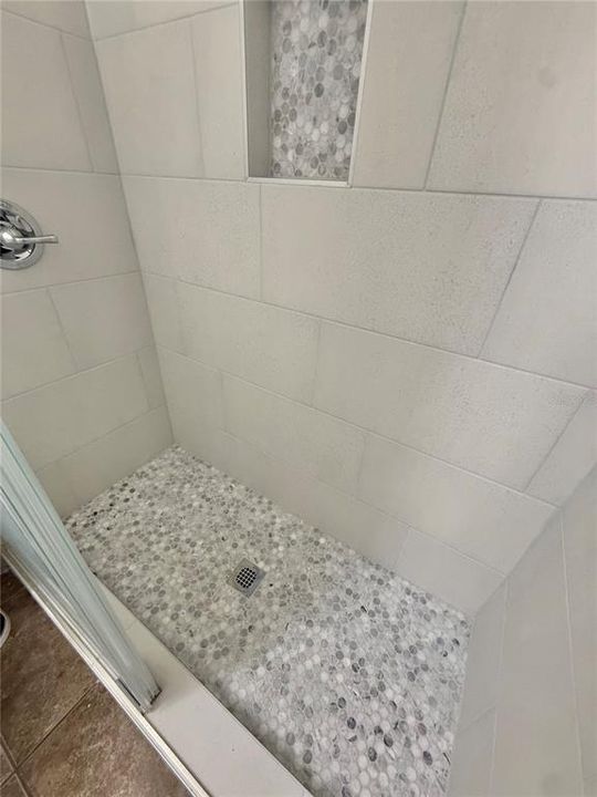 For Rent: $2,500 (4 beds, 2 baths, 1956 Square Feet)