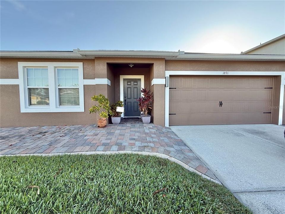 For Rent: $2,500 (4 beds, 2 baths, 1956 Square Feet)