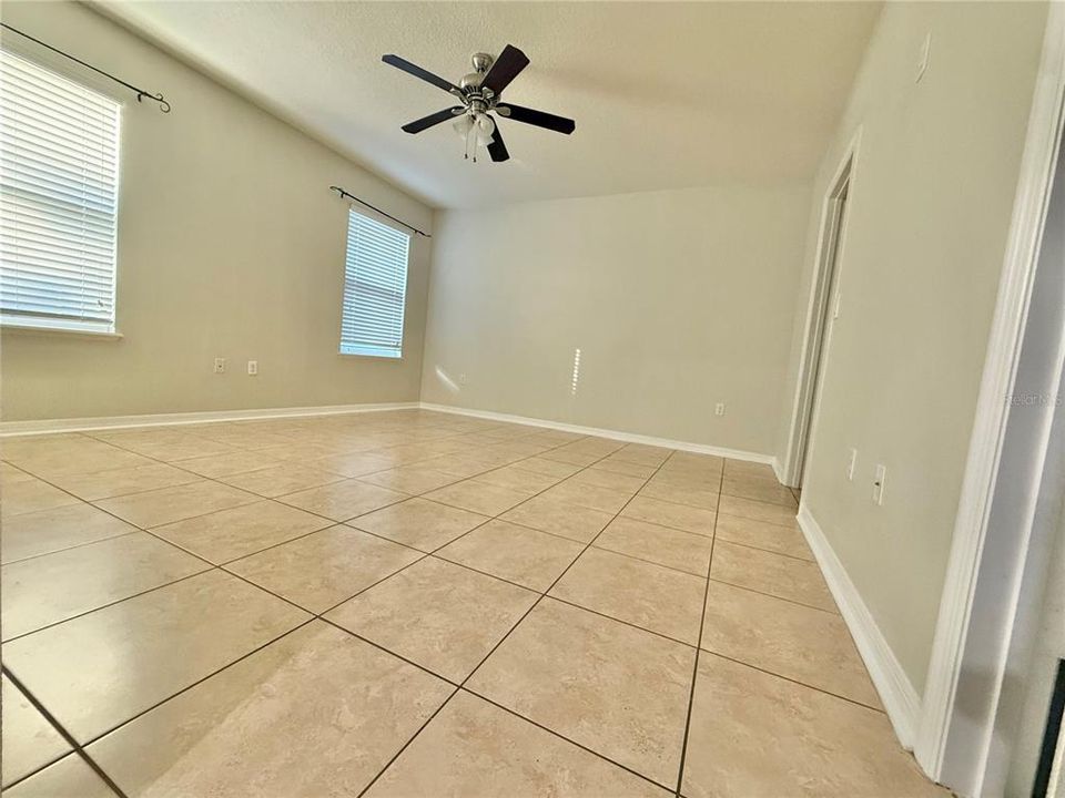 For Rent: $2,500 (4 beds, 2 baths, 1956 Square Feet)