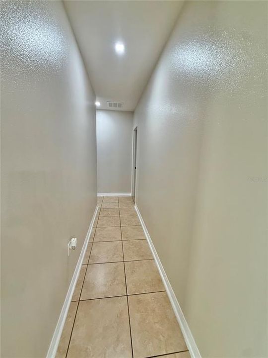 For Rent: $2,500 (4 beds, 2 baths, 1956 Square Feet)