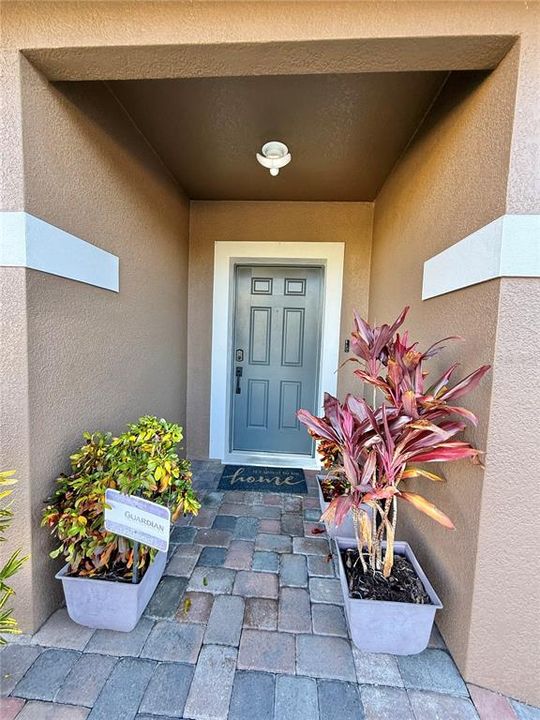 For Rent: $2,500 (4 beds, 2 baths, 1956 Square Feet)