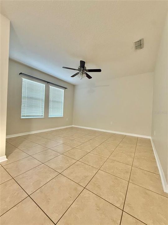 For Rent: $2,500 (4 beds, 2 baths, 1956 Square Feet)