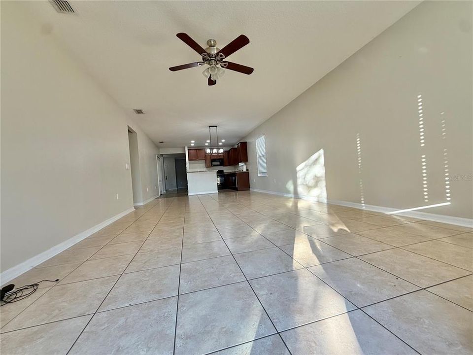 For Rent: $2,500 (4 beds, 2 baths, 1956 Square Feet)