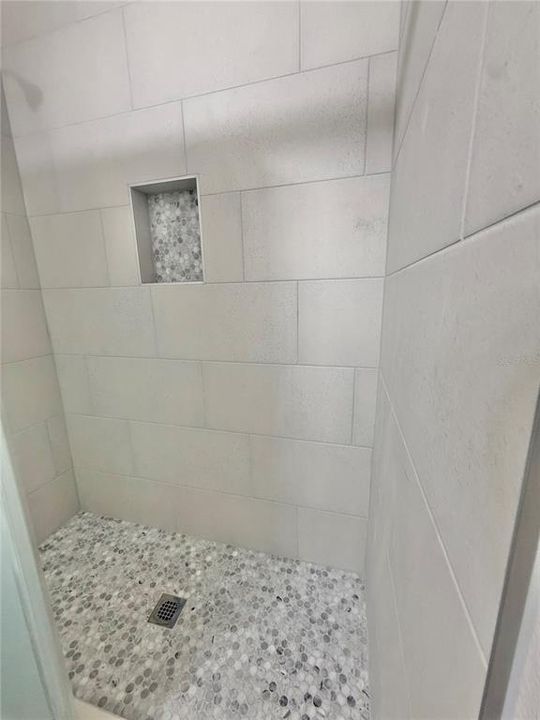 For Rent: $2,500 (4 beds, 2 baths, 1956 Square Feet)