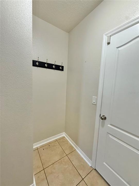 For Rent: $2,500 (4 beds, 2 baths, 1956 Square Feet)