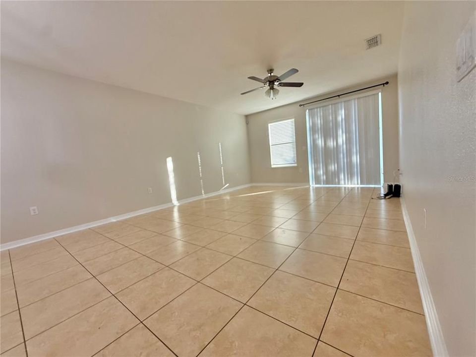 For Rent: $2,500 (4 beds, 2 baths, 1956 Square Feet)