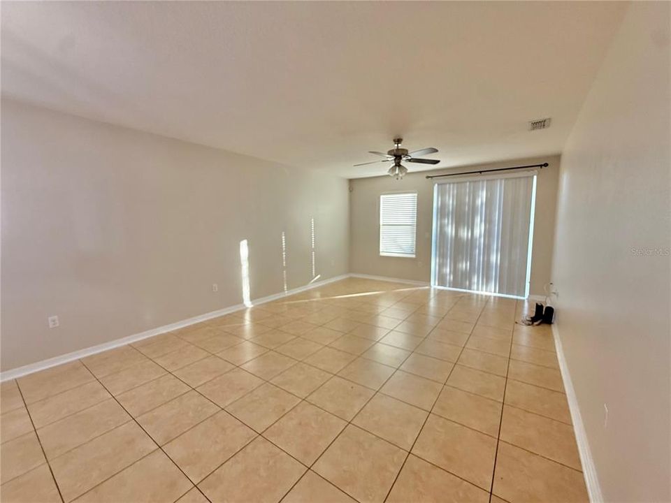 For Rent: $2,500 (4 beds, 2 baths, 1956 Square Feet)