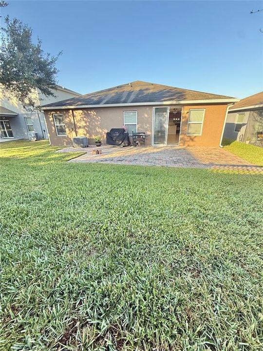 For Rent: $2,500 (4 beds, 2 baths, 1956 Square Feet)