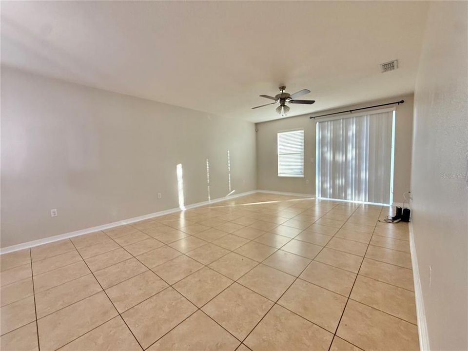 For Rent: $2,500 (4 beds, 2 baths, 1956 Square Feet)