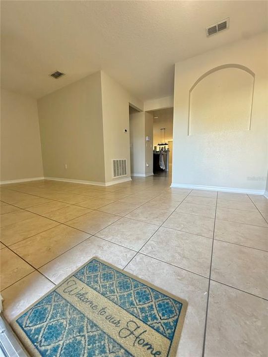 For Rent: $2,500 (4 beds, 2 baths, 1956 Square Feet)