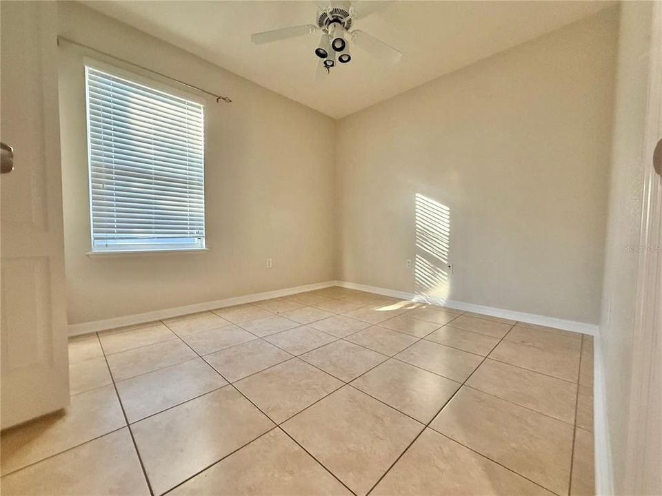 For Rent: $2,500 (4 beds, 2 baths, 1956 Square Feet)