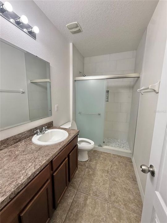 For Rent: $2,500 (4 beds, 2 baths, 1956 Square Feet)