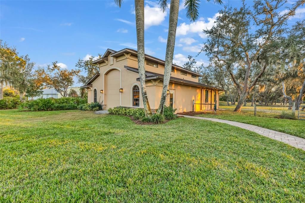 For Sale: $1,050,000 (3 beds, 2 baths, 3585 Square Feet)